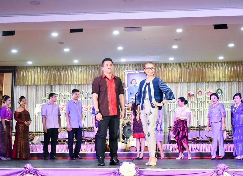 อาจารย์ ดร.เมษยา รับรางวัลบุคลากรร่วมแต่งกายชุดผ้าไทยดีเด่น ประจำปี 2562